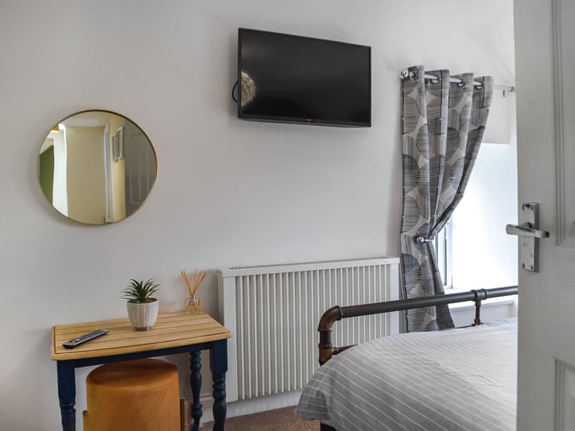 Double bedroom | Frondeg, Tanygroes