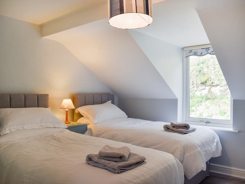 Twin bedroom | Pilot Me Cottage, Staithes