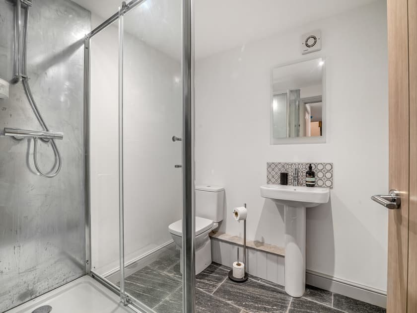 Bathroom | Milkman’s Barn - Woodend Farm, Huntley