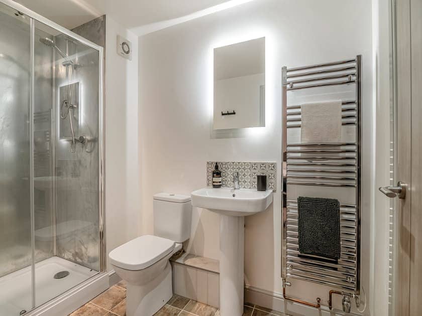 Bathroom | Milkman’s Barn - Woodend Farm, Huntley