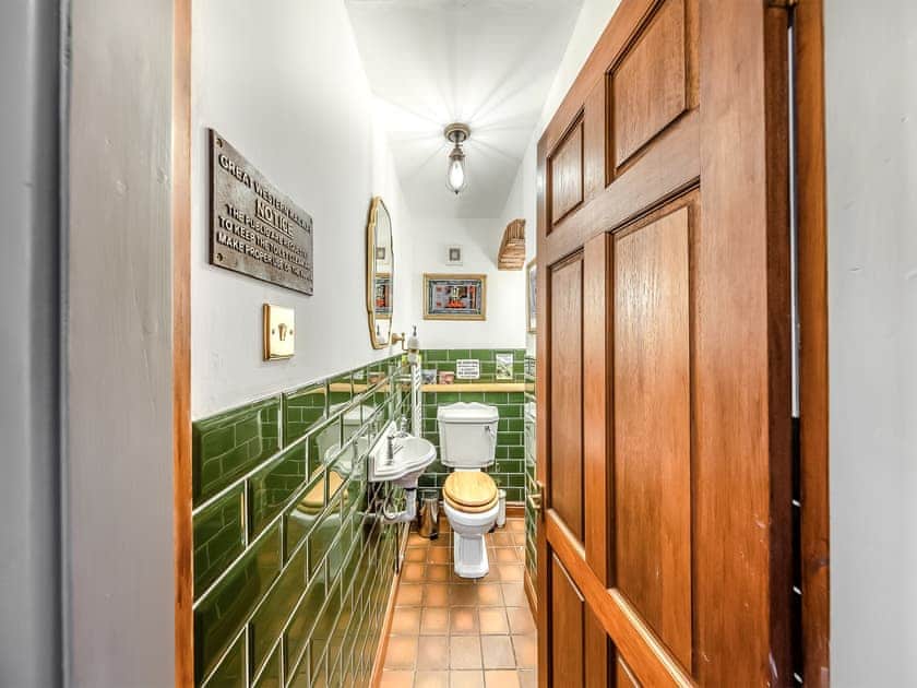 Bathroom | Dee Bank Cottage, Llangollen