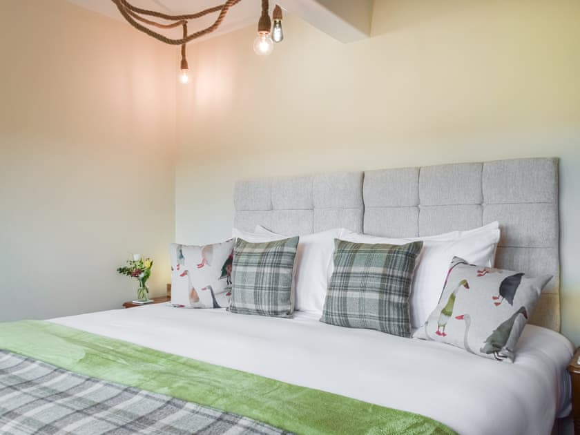 Double bedroom | Shelduck Cottage, Holmfirth