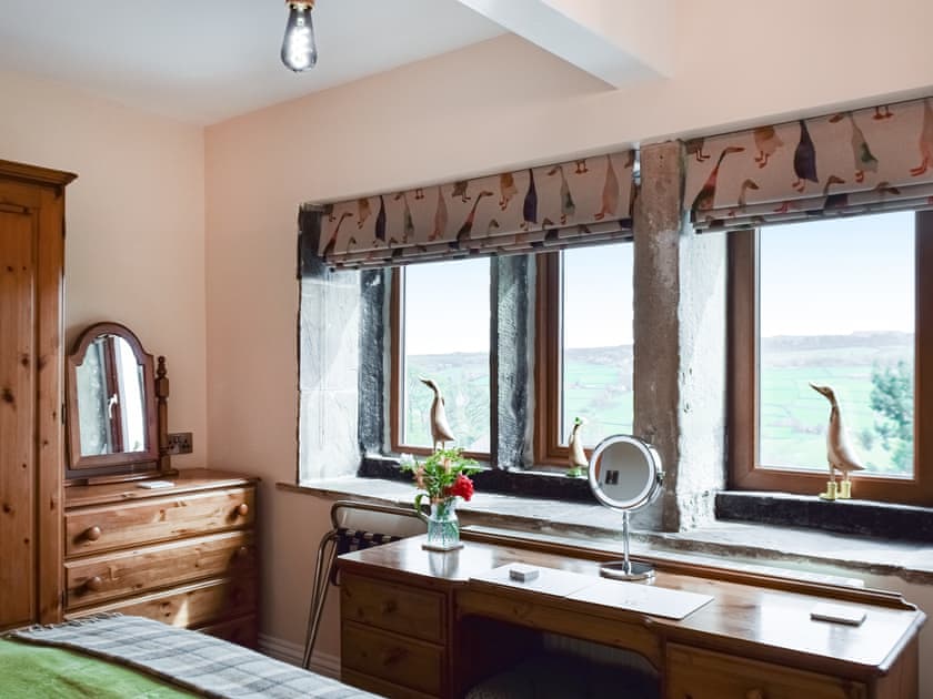 Double bedroom | Shelduck Cottage, Holmfirth