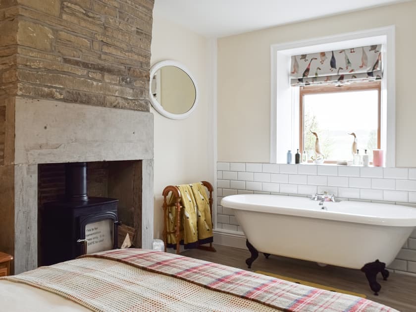 Double bedroom | Shelduck Cottage, Holmfirth