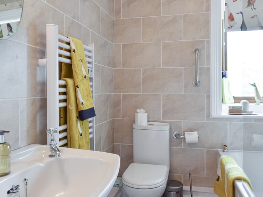 Bathroom | Shelduck Cottage, Holmfirth