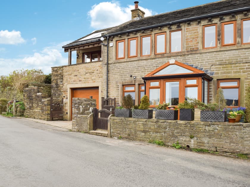 Exterior | Shelduck Cottage, Holmfirth