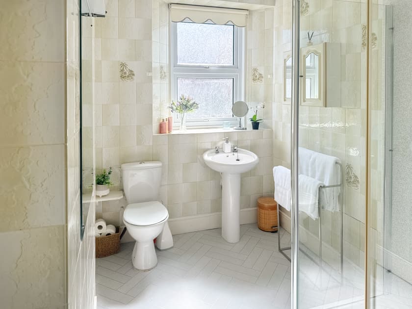 Bathroom | St Anne’s Cottage, Torquay