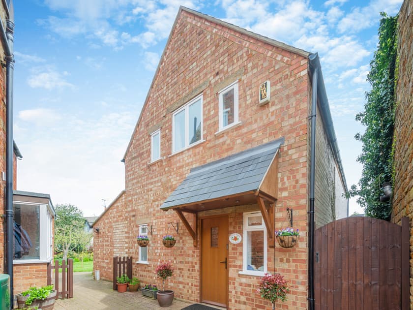 Apple Tree Cottage in Spratton, near Northampton