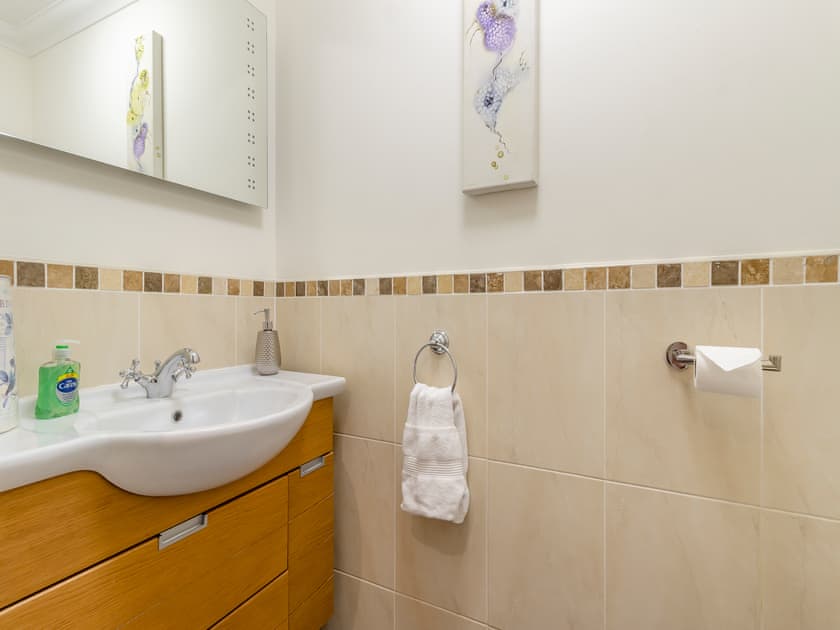 Bathroom | Derwen Haidd - Afan Holiday Cottages, llanafan/Aberystwyth