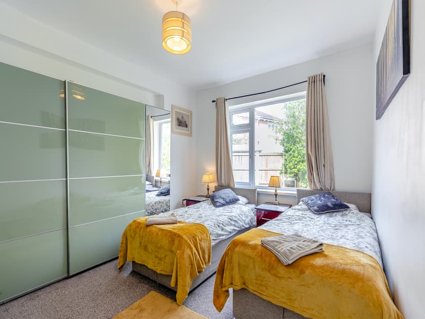 Twin bedroom | Forest  View Cottage, Bulwell