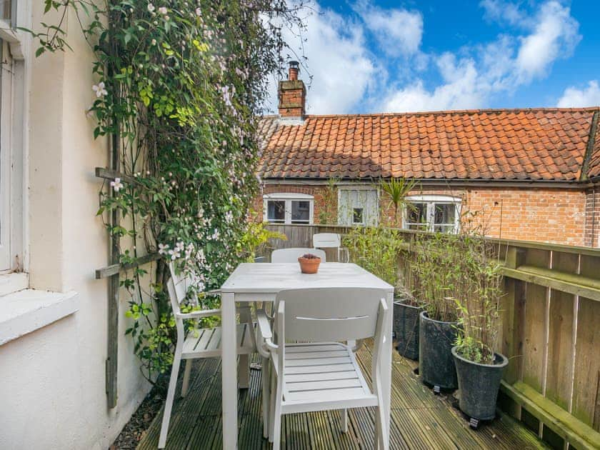 Sitting-out-area | Hardy’s Cottage - Low Key Luxury Properties, Overstrand, near Cromer