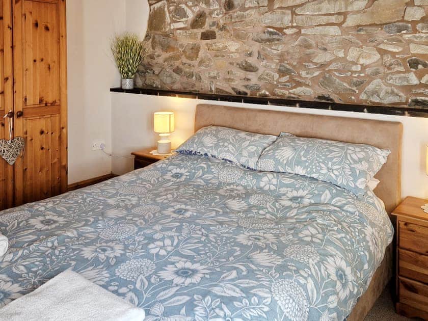 Double bedroom | Y Dderwen at Brynglas Farm, Llanfair Caereinion