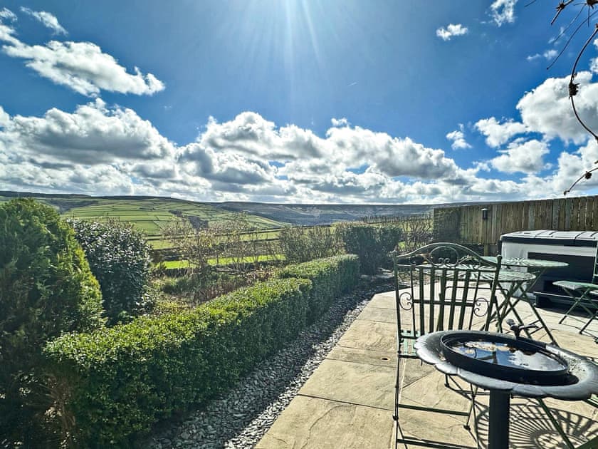 Sitting-out-area | Shelduck Cottage, Holmfirth