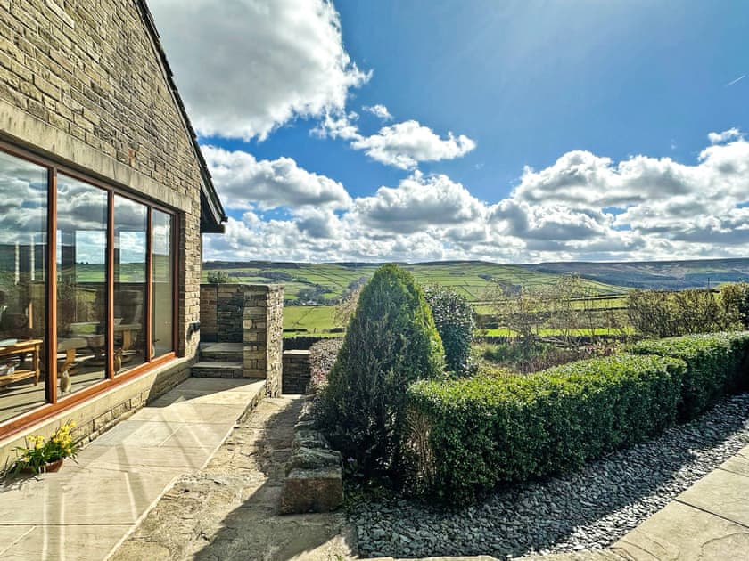 Exterior | Shelduck Cottage, Holmfirth