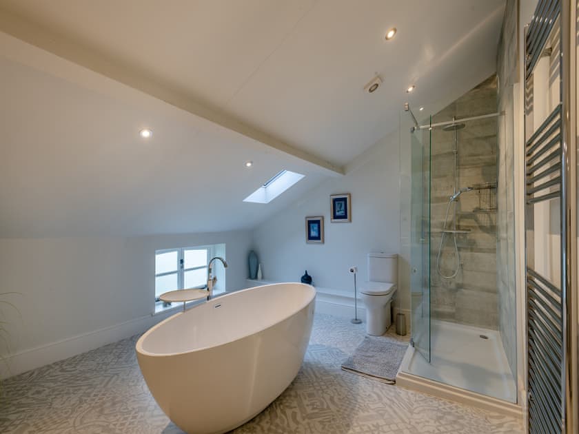 Bathroom | The Farmhouse - Hall Farm, Lamas, near Wroxham