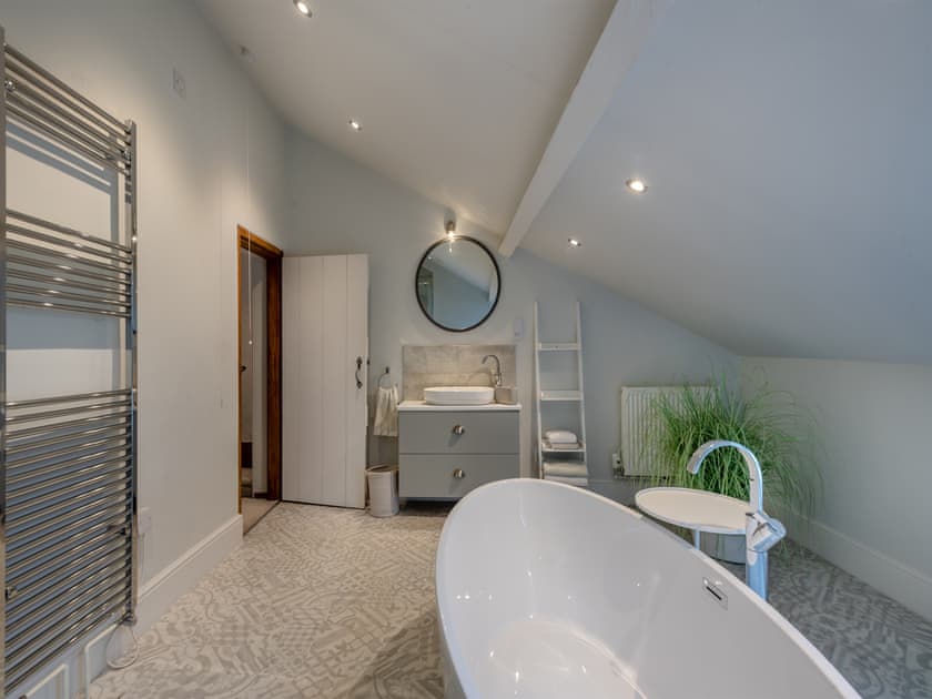 Bathroom | The Farmhouse - Hall Farm, Lamas, near Wroxham