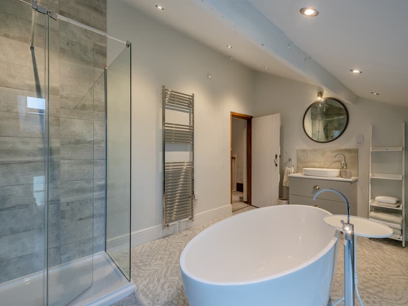 Bathroom | The Farmhouse - Hall Farm, Lamas, near Wroxham