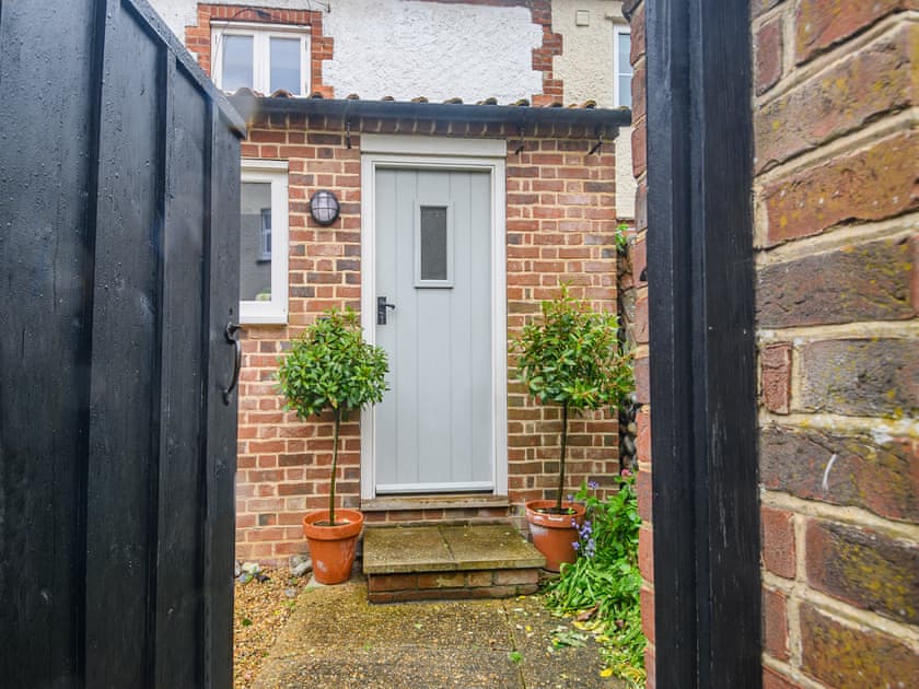 Exterior | Beach Retreat - Low Key Luxury, Overtrand, near Cromer