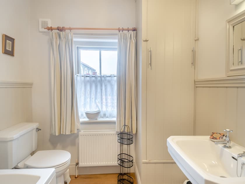 Bathroom | Low Key LuxuryGardener’s Cottage, Overstrand