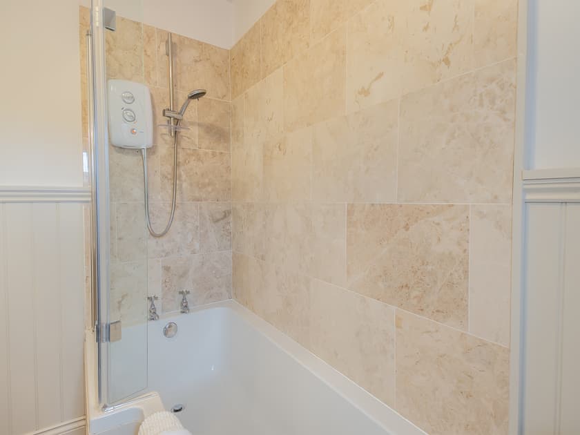 Bathroom | Low Key LuxuryGardener’s Cottage, Overstrand