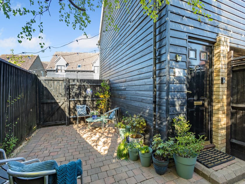 Private Courtyard  | Bluebell Lodge, Cambridge