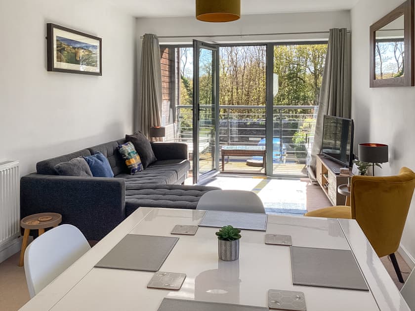 Living/ dining area | 3 Waterwheel Apartment, Charlestown