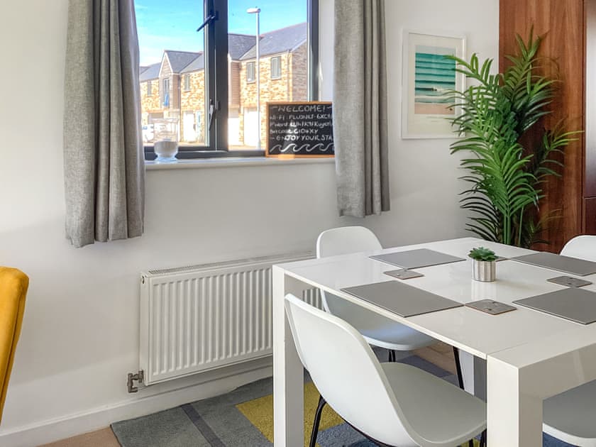 Delightful dining area | 3 Waterwheel Apartment, Charlestown