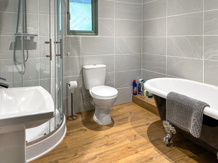 Bathroom | Red Kite Lodge - Acre Luxury Lodges, Stanner, near Kington