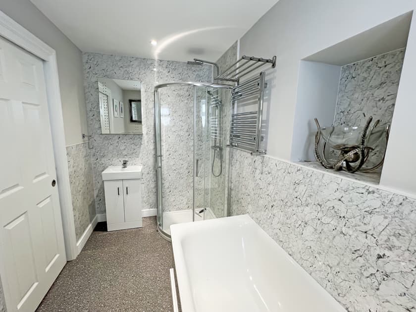 Bathroom | Admiral’s Lookout, Ilfracombe