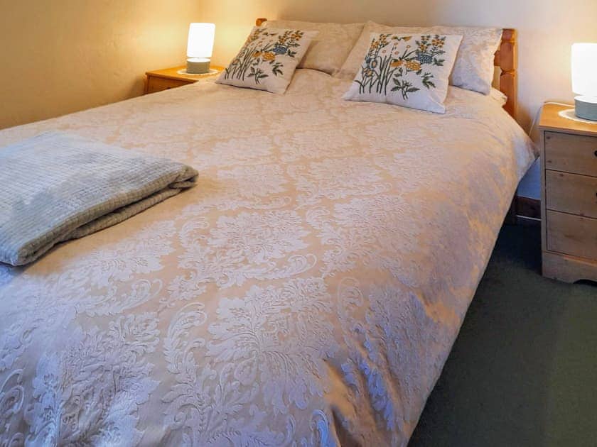 Double bedroom | Ash Tree Cottage, Four Lanes, near Camborne