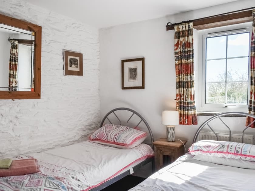 Twin bedroom | Barn Cottage - West Bowithick Holiday Cottages, St Clether, near Launceston