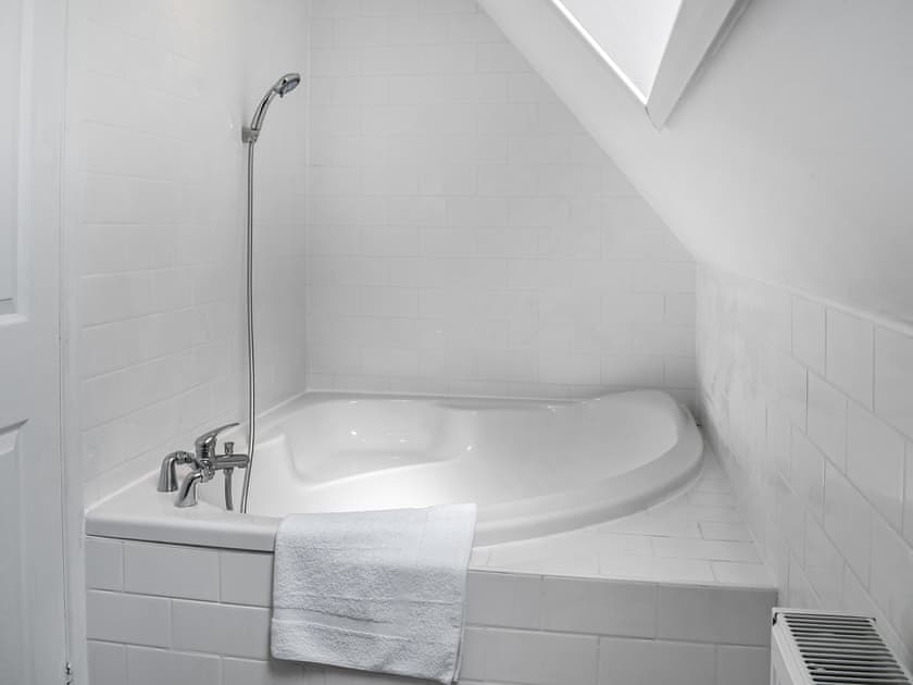 Upstairs bathroom  | Halcyon’s Rest, St. Tudy, near Bodmin