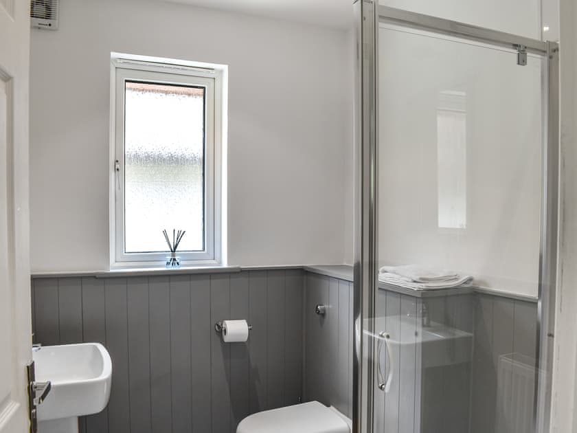 Downstairs bathroom  | Halcyon’s Rest, St. Tudy, near Bodmin