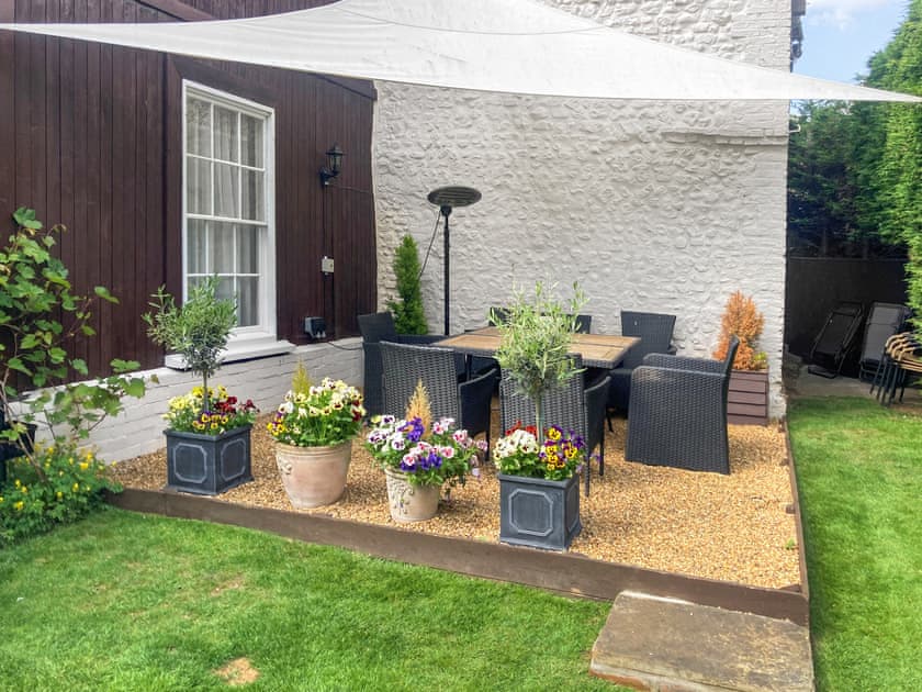 Outdoor eating area | Moulsham House, Stoke Ferry
