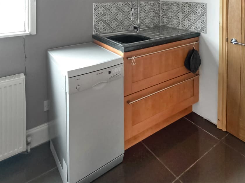 Kitchen | The Old School House, Sunk Island