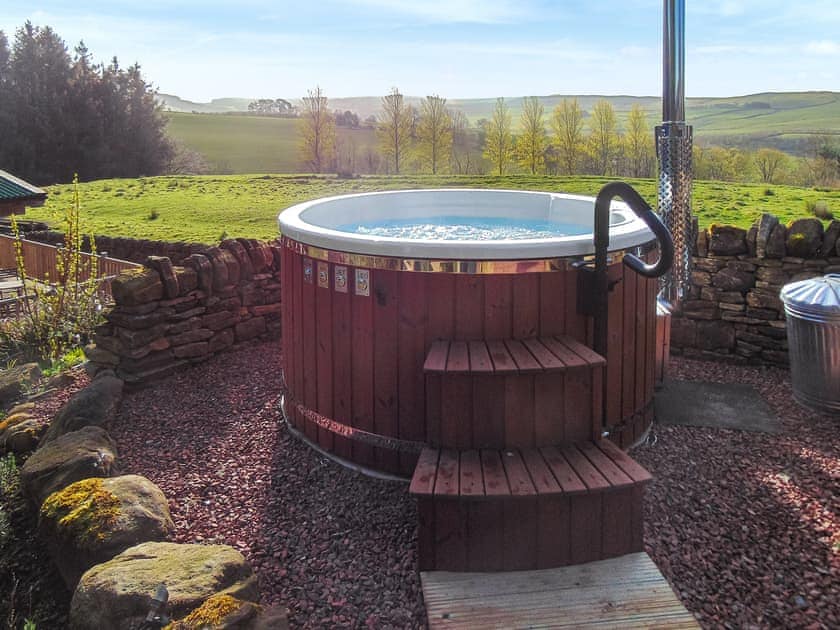 Hot tub | Grooms Cottage - Soppit Farm Cottages, Elsdon