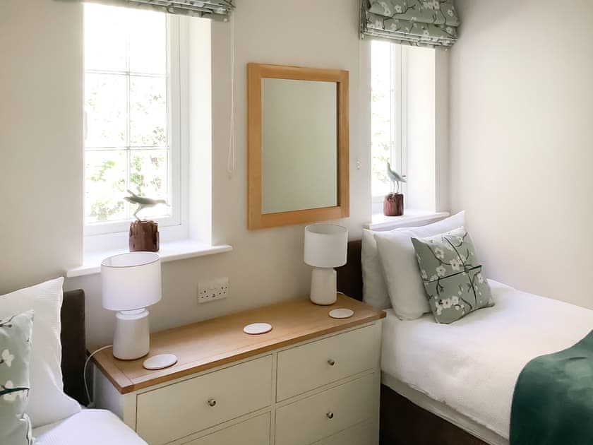 Twin bedroom | Ladstock Hall 3 - Ladstock Hall, Thornthwaite