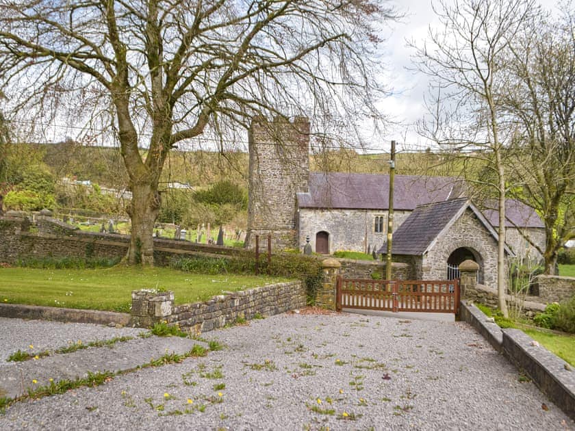 Setting | Rose of Sharon - Sannan Court, Llanfynydd
