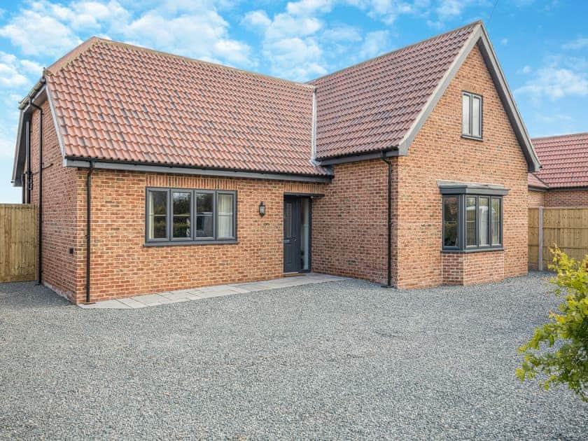 Exterior | Cowslip Cottage - Lincolnshire Luxury Hideaways, Maltby-Le-Marsh