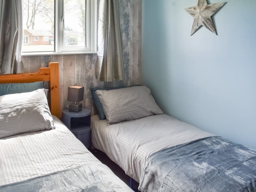 Twin bedroom | Mulberry Tree Cottage, Great Yarmouth