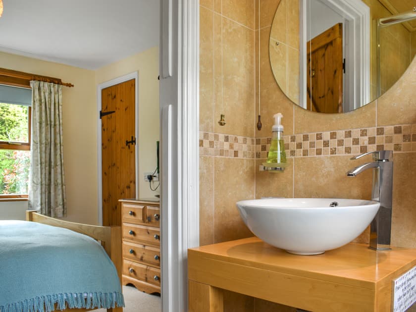 Bathroom | Lower Axford Cottage, Callington