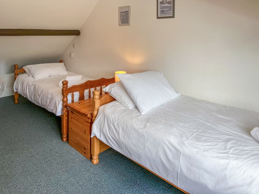 Twin bedroom | Marine Mews, Salcombe