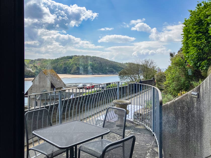 Sitting-out-area | Marine Mews, Salcombe