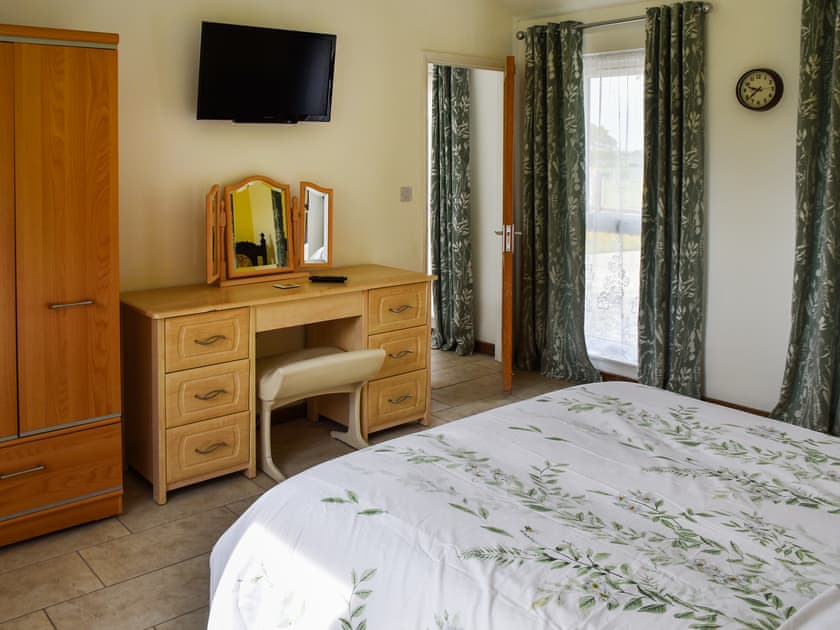 Double bedroom | Stable Cottage - Orchard Farm, Barnby, near Beccles