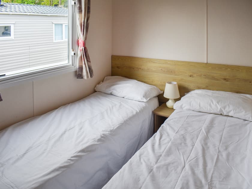 Twin bedroom | Forest Retreat, Saxmundham