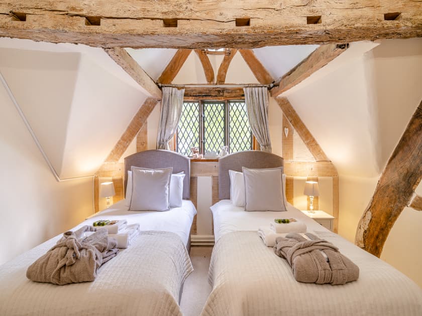 Twin bedroom | The Manor House - White Birch Manor Getaways, Awre, near Westbury-on-Severn