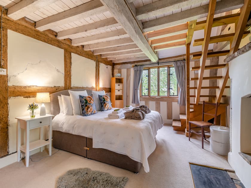 Double bedroom | The Manor House - White Birch Manor Getaways, Awre, near Westbury-on-Severn