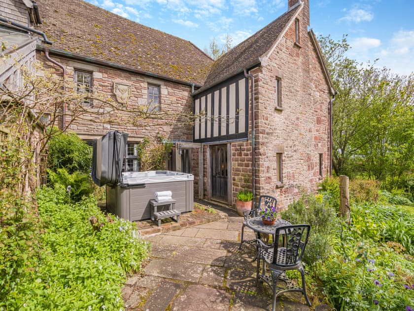 Exterior | The Manor House - White Birch Manor Getaways, Awre, near Westbury-on-Severn