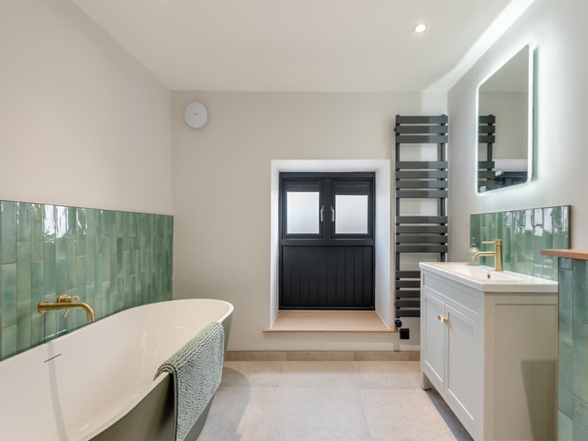 Family Bathroom  | Cattle Cake Cottage, Askham, near Penrith