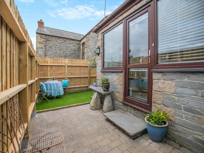 Safe and secure garden for dogs and children  | Riverside Barn, Newquay